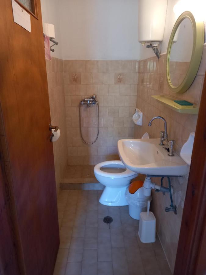 George Rooms Votsi  Luaran gambar
